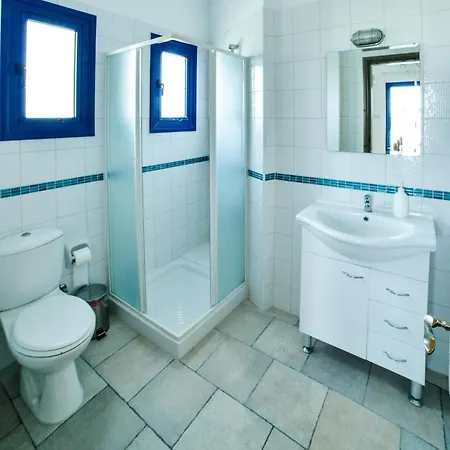 In Sleeps 6 Includes Swimming Pool Air Con And Wifi 1 6 7 Villa *