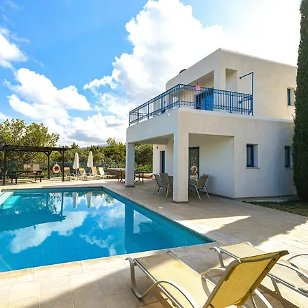 In Sleeps 6 Includes Swimming Pool Air Con And Wifi 1 6 7 Villa Peyia