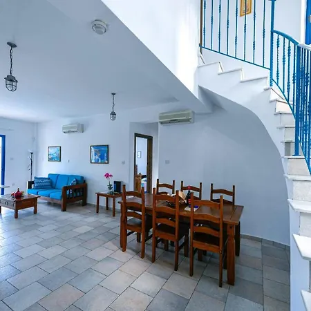 In Sleeps 6 Includes Swimming Pool Air Con And Wifi 1 6 7 Vilă *