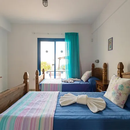 In Sleeps 6 Includes Swimming Pool Air Con And Wifi 1 6 7